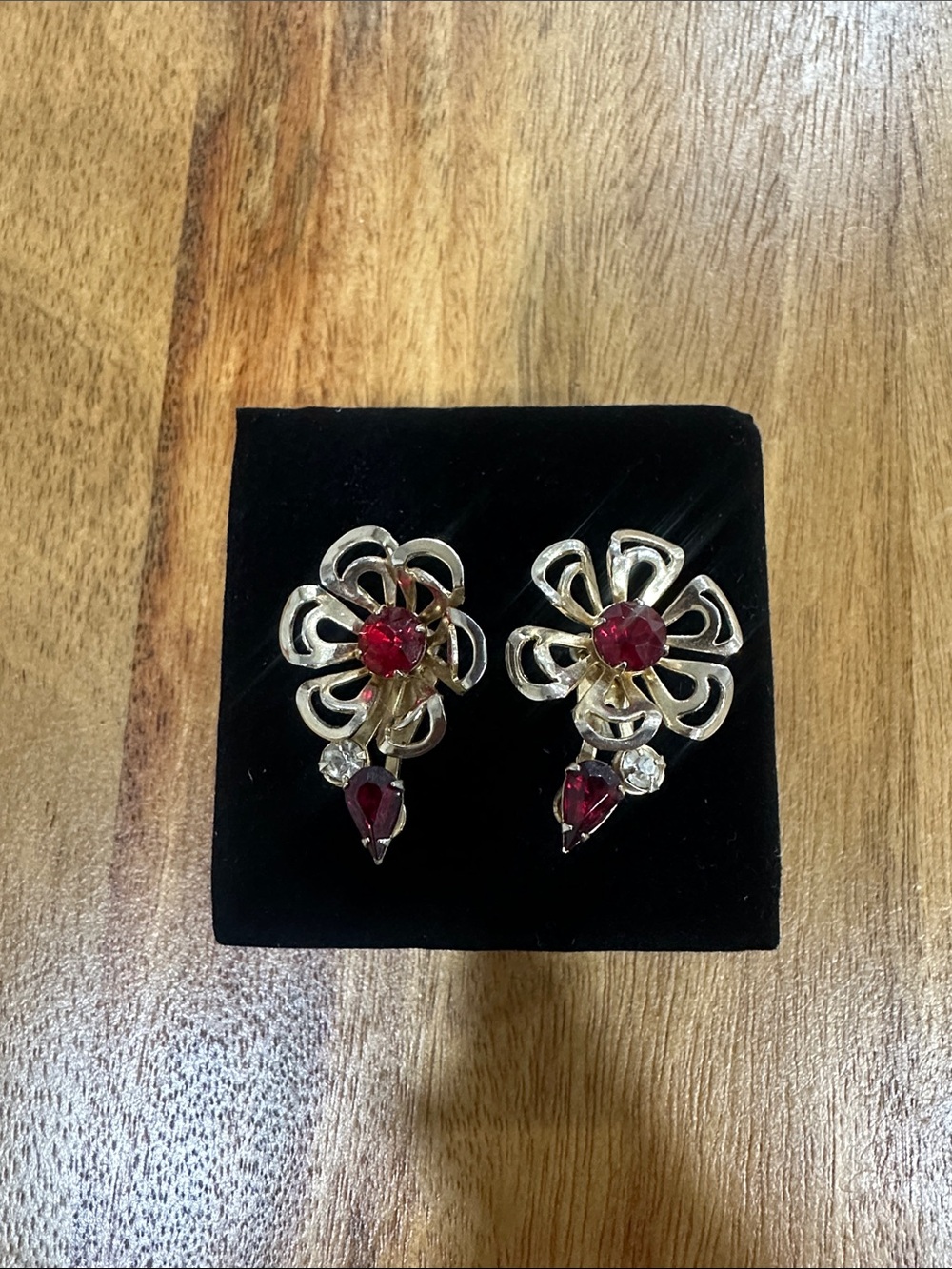 Vintage Mid-century screw back  Floral Ruby Red Rhinestone earrings